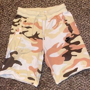 Mens Camo Nike Shorts - Small